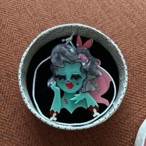 Erstwilder Drop Dead Gorgeous brooch